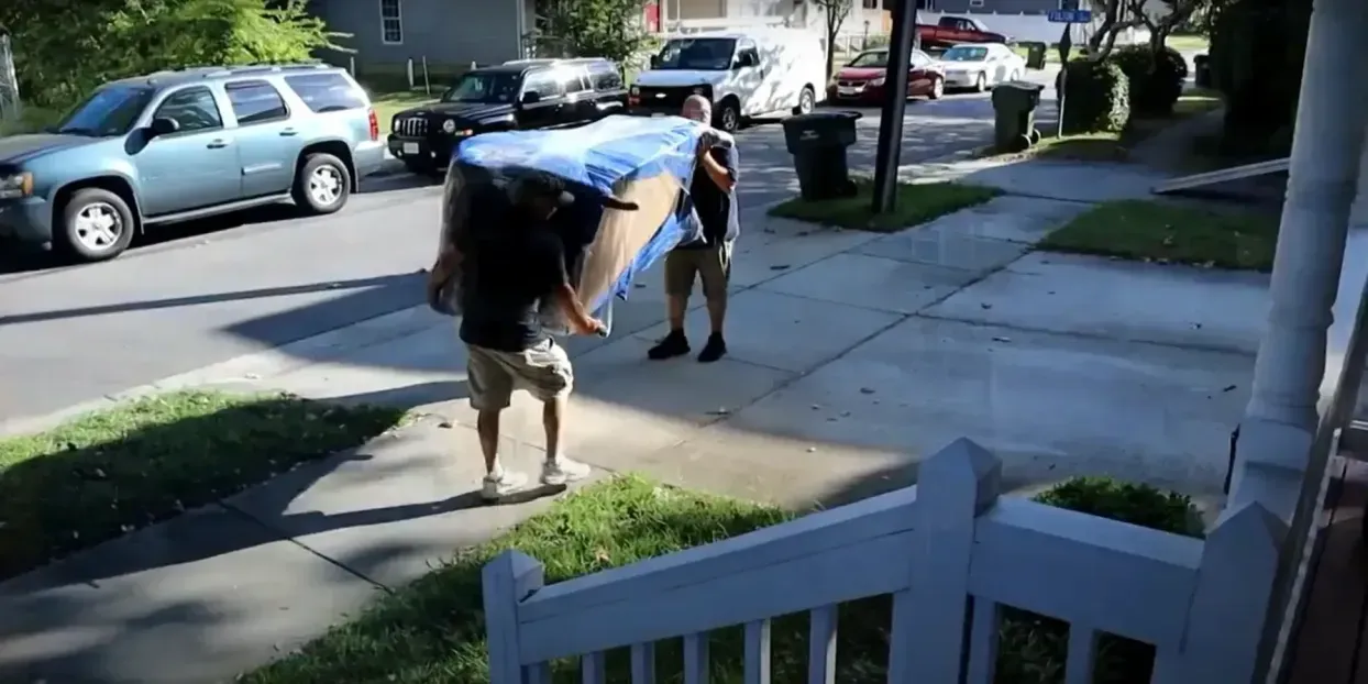 Moving gallery photo 4